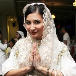 Natalie Sarah Cantik Berbusana Muslim