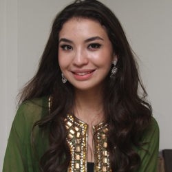 Baju Kaftan ala Manohara