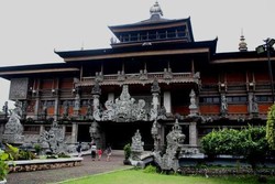 Yuk! Keliling Indonesia Seharian Saat Libur Lebaran di TMII