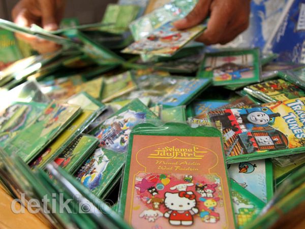 Amplop Lebaran Bermotif Kartun Diburu Pembeli