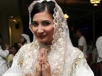 Natalie Sarah Cantik Berbusana Muslim