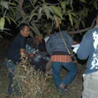 Seorang Kakek Tewas Bersimpuh di Bawah Pohon Mangga