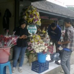 Pasar Bunga di Bandung Dijaga Polisi Jelang Lebaran