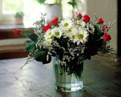 Memperindah Ruang Tamu Saat Lebaran dengan Hiasan Meja