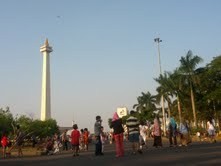 Libur Pertama Lebaran, Ribuan Orang Padati Monas