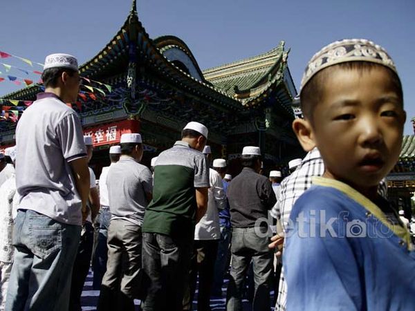 Umat Islam di China Salat Id