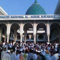 Puluhan Ribu Umat Islam Salat Ied di Masjid Al Akbar