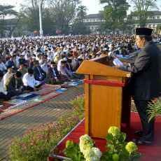 Gubernur jadi Khatib Salat Id di Lapangan Gasibu