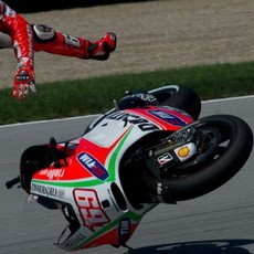 Hayden Absen dari Balapan