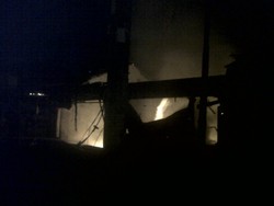 Si Jago Merah Mengamuk di Jatibening, 3 Toko Ludes Terbakar