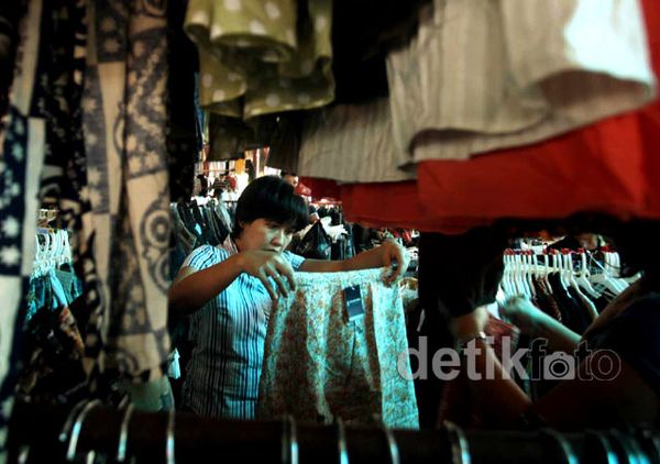 Berburu Pakaian Impor Bekas