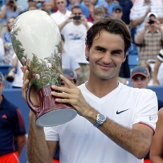 Kalahkan Djokovic, Federer Juara