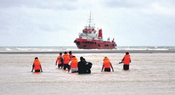 Mesin Rusak Akibat Badai, Kapal Indonesia Terdampar di Filipina