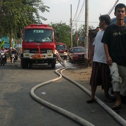 Air untuk Padamkan Api di Pd Bambu Diambil dari Banjir Kanal Timur