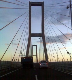 Jembatan Suramadu Jadi Lokasi Wisata Dadakan