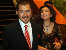 Mayangsari & Bambang Tri Jaga Tradisi Mudik