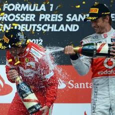 Button: Alonso Hadapi Duel Ketat di Paruh Kedua Musim