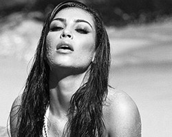 Liburan di Hawaii, Kim Kardashian Berpose Seksi di Twitter