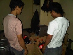 2 Orang Penjual Minuman Keras Oplosan Dibekuk Polisi