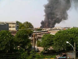 Api Berkobar di Permukiman Padat Penduduk Muara Kapuk Jakut