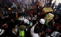 Arus Mudik di Stasiun Senen Masih Tinggi