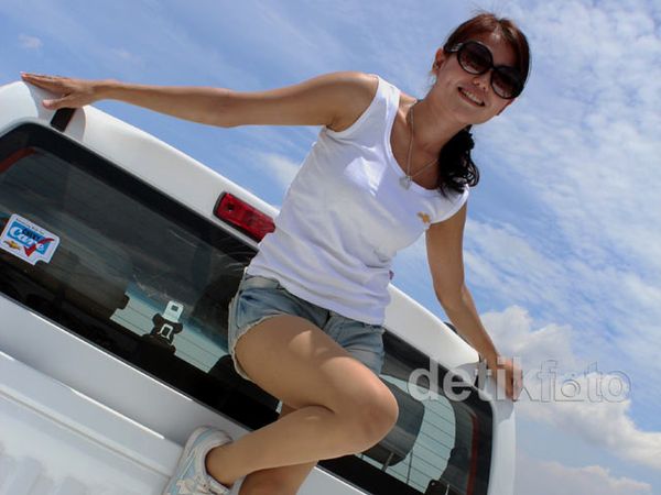 Dara Cantik Chevy Girl Ega Puspitasari