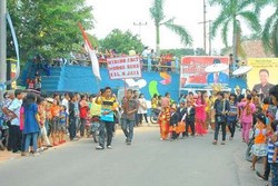 Rayakan Lebaran, Bujang Gadis Berpakaian Adat Keliling Kota Kayu Agung 