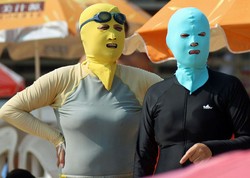 Lucu! Pantai Qingdao di China Dipenuhi Wanita Bertopeng