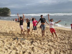 Ini Dia Pantai Berpasir Putih di Yogyakarta
