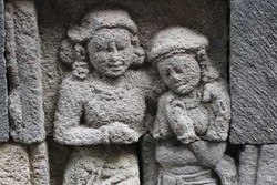 Asmara Tantra, Ciuman Dahsyat Pemantik Birahi