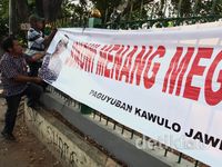 Spanduk Jokowi Menang Mega Presiden Dicopot