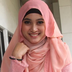 Si Cantik Meyda Sefira Tak Mau Buru-buru Menikah