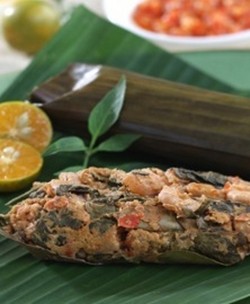 Inilah 12 Bentuk Bungkus Daun Pisang Asli Indonesia (1)