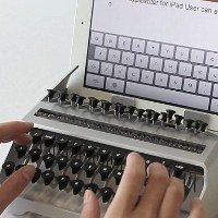 Mesin Ketik Jadul Jadi Keyboard iPad