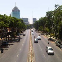 Jalanan di Surabaya Masih Lengang
