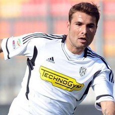 Mutu Pede Bikin Gol Lebih Banyak dari Ibra di Ligue 1