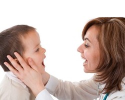 Penyebab & Cara Mengatasi Sariawan Pada Anak