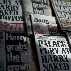 Media Inggris The Sun Nekat Publikasikan Foto Bugil Pangeran Harry