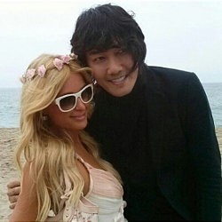 Kim Jang Hoon Pamer Foto Bareng Paris Hilton