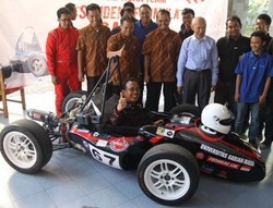 Mobil Balap UGM Pamitan Berangkat ke Jepang