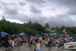 Banyak Cerita di Pantai Carita