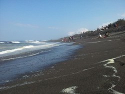 Gua Cemara, Pantai Baru yang Asyik di Bantul
