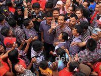 Ratusan Warga Mengelu-elukan Jokowi