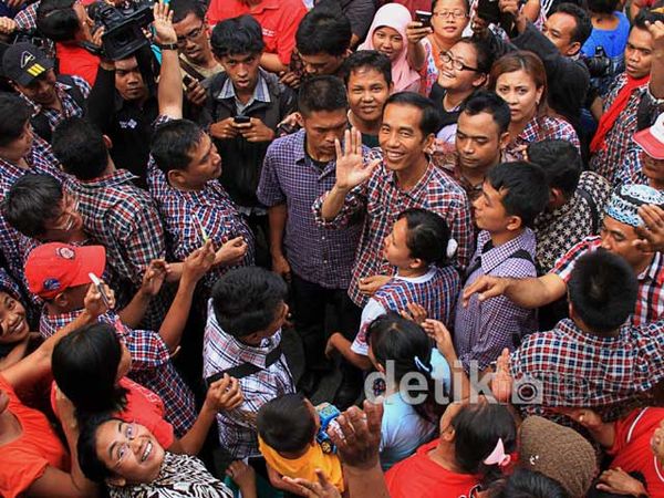 Ratusan Warga Mengelu-elukan Jokowi