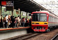 KRL Jadi Transportasi Favorit Warga Bekasi
