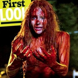 Foto Pertama Chloe Moretz Bermandikan Darah Babi di Remake Carrie