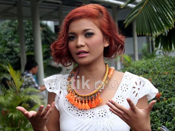 Warna-warni Rambut Selebriti Indonesia