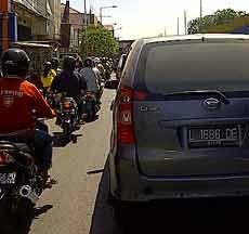 Lalu Lintas di Pasar Kembang Mulai Ramai