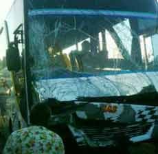 Hindari Penyeberang Jalan, Bus Angkutan Lebaran Ringsek Seruduk Truk