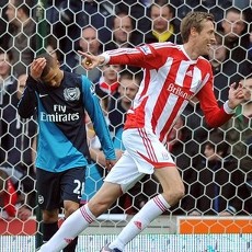 Set Piece Stoke Momok bagi Arsenal